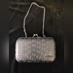 Black vans skull clutch